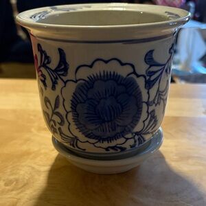 Vintage Chinese Blue and White Planter Lotus Flower Jardiniere